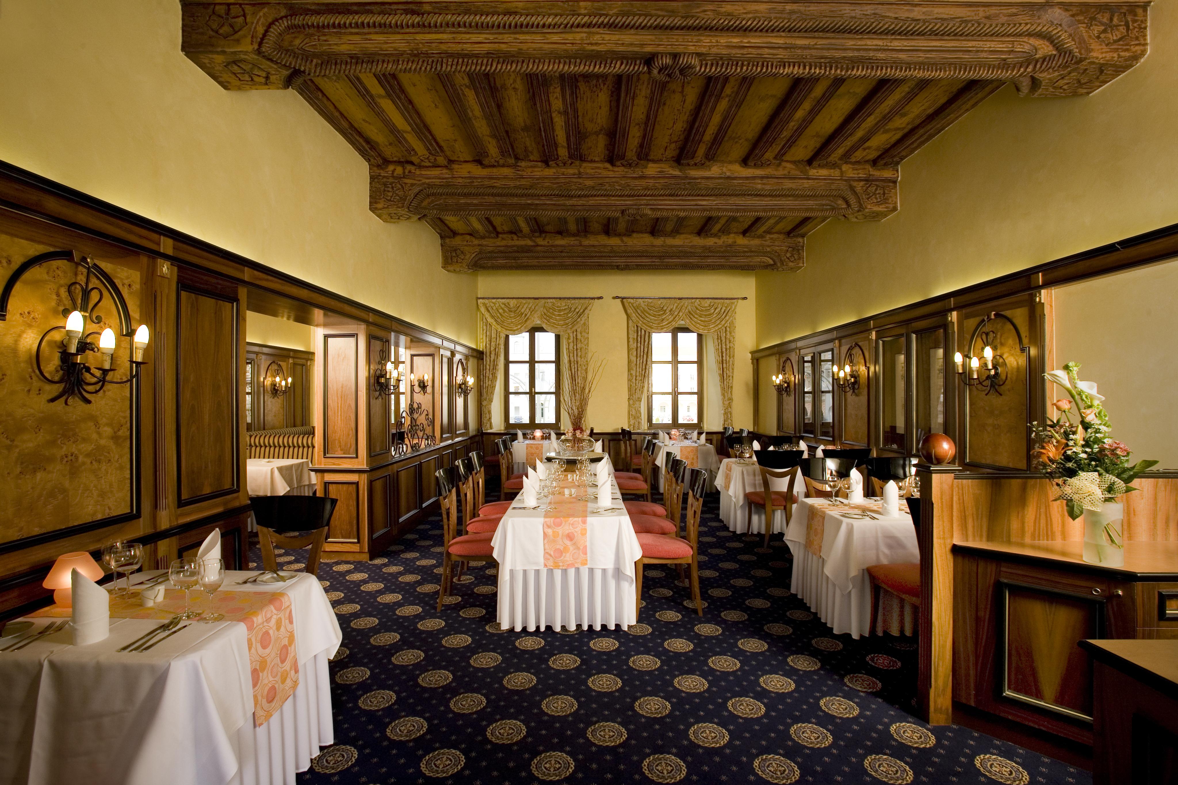 Grandhotel Zvon Ceske Budejovice Restoran gambar