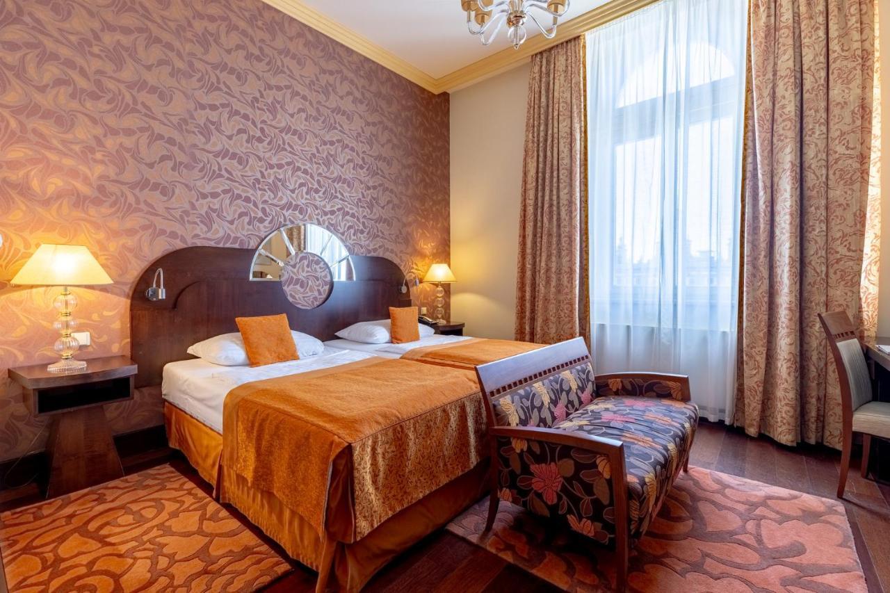 Grandhotel Zvon Ceske Budejovice Luaran gambar
