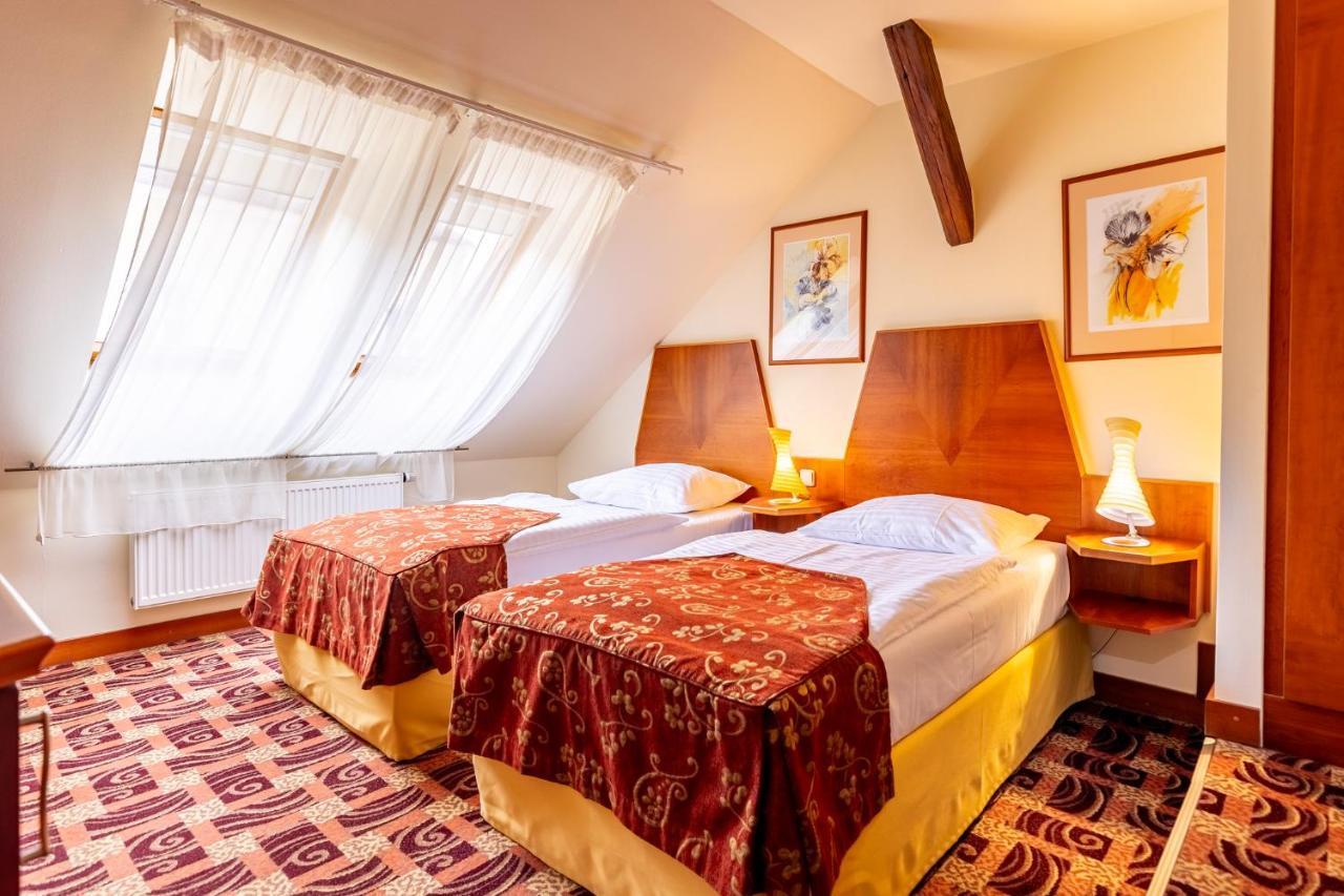Grandhotel Zvon Ceske Budejovice Luaran gambar