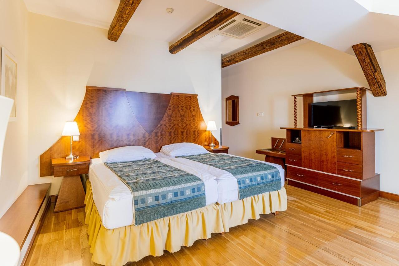 Grandhotel Zvon Ceske Budejovice Luaran gambar