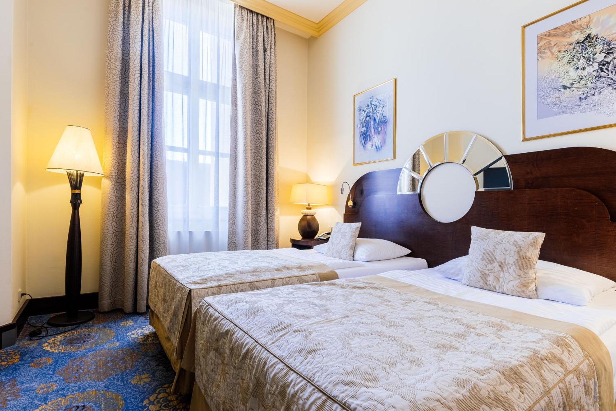 Grandhotel Zvon Ceske Budejovice Luaran gambar