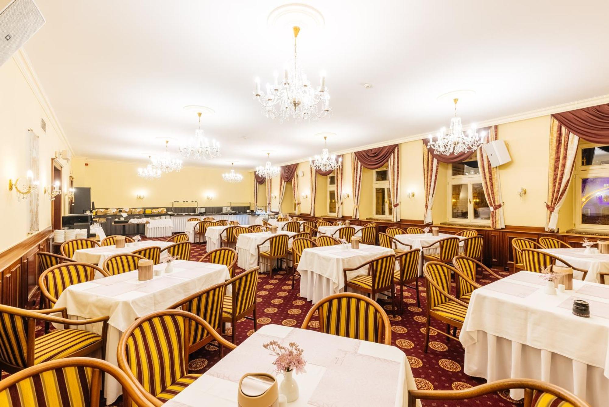 Grandhotel Zvon Ceske Budejovice Luaran gambar